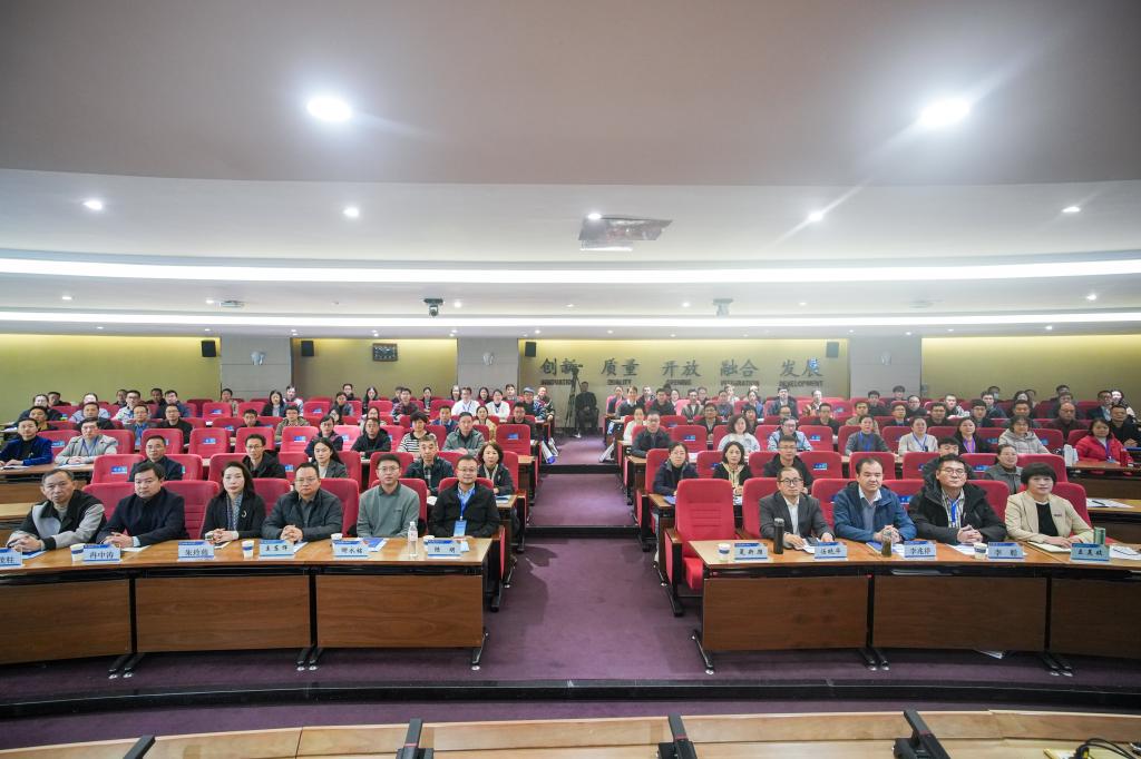 全国机器人和数控机床行业产教融合共同体教材建设研讨会在河南职院召开